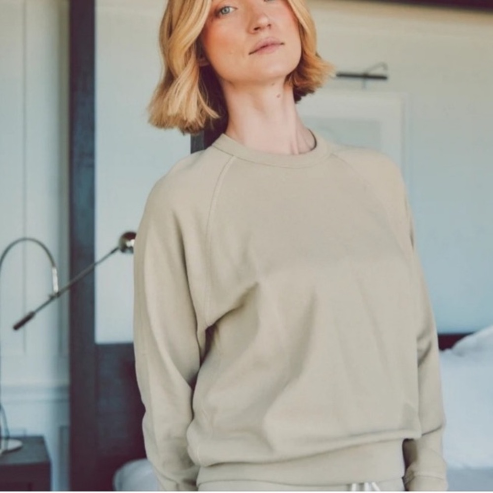 Leallo Crewneck Sweatshirt Lightweight Raglan Sleeves Beige Size Medium